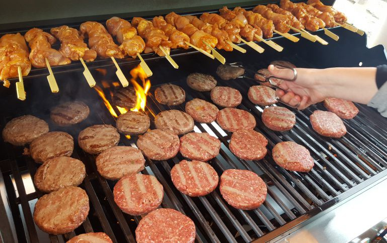 Zaterdag 21 Juni 2025 de gezellige Sapientes-ab-Oriente barbecue met een kleine markt