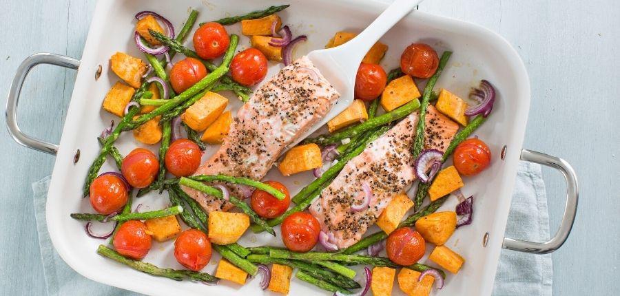 Recept: Zalm uit de oven met zoete aardappel